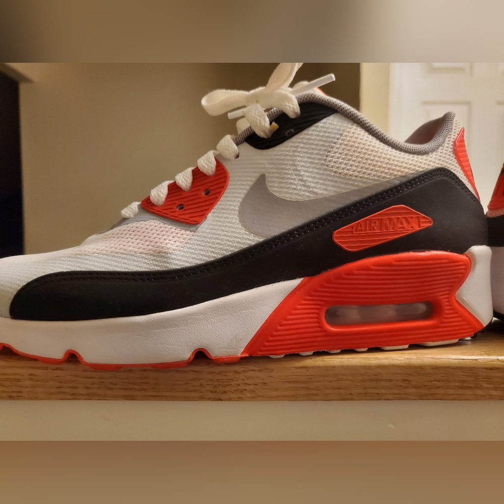 Nike Air Max Youth size 6